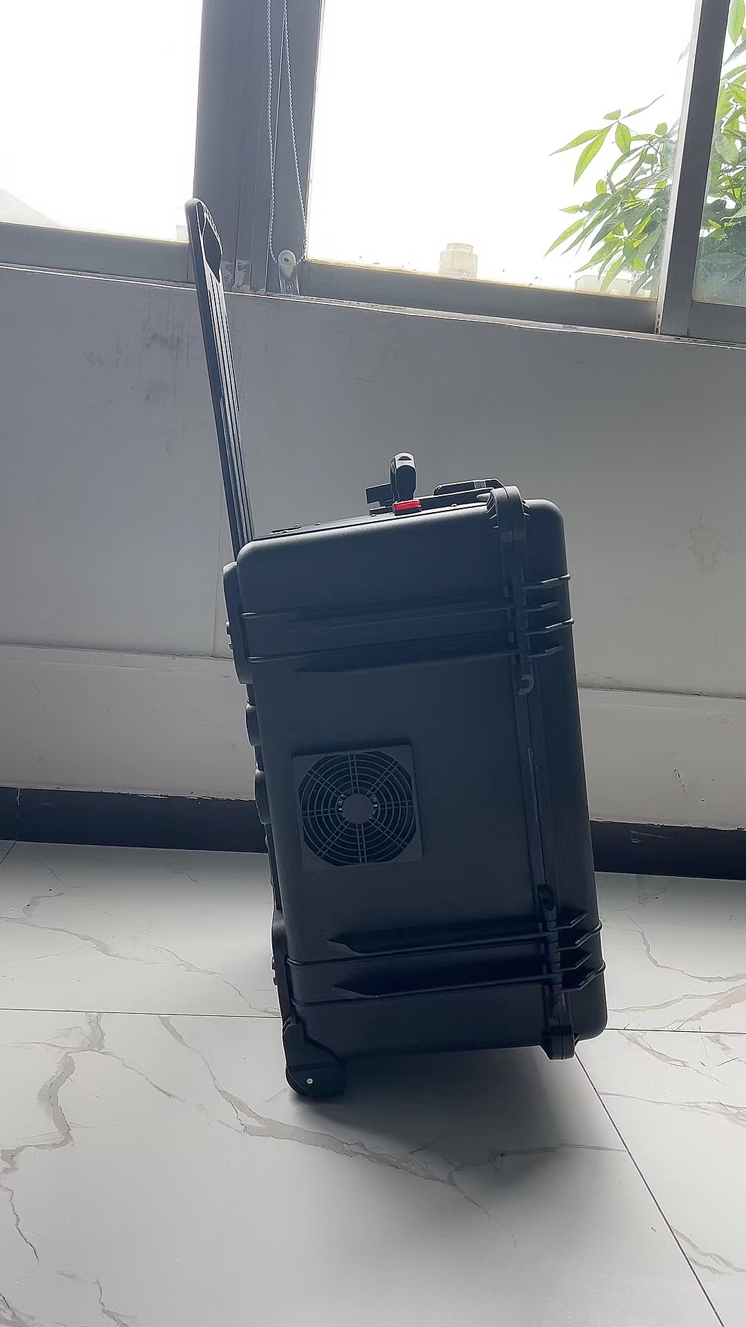 市中手拉箱型移动通信干扰器